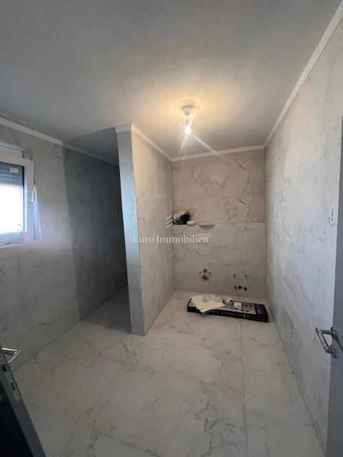 Vir-Zadar - apartma z vrtom v bližini morja