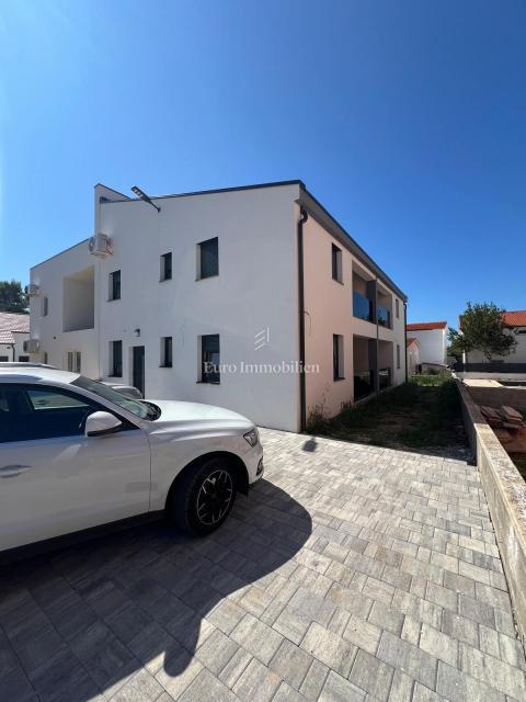 Vir-Zadar - apartma z vrtom v bližini morja