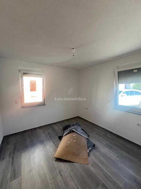 Vir-Zadar - apartma z vrtom v bližini morja