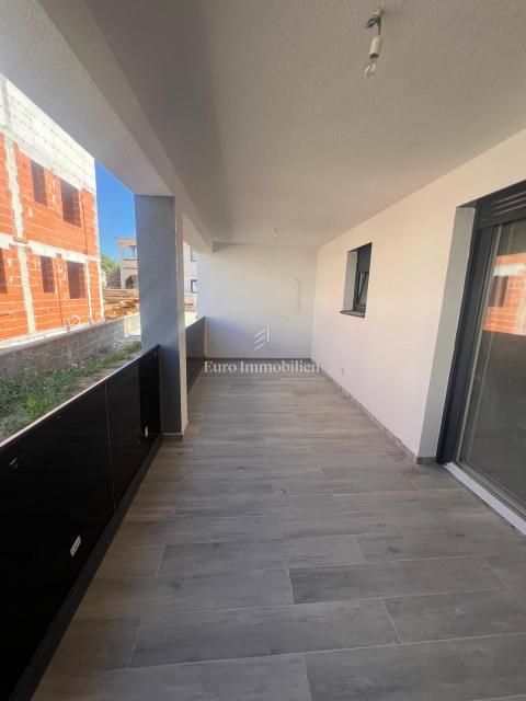 Vir-Zadar - apartma z vrtom v bližini morja
