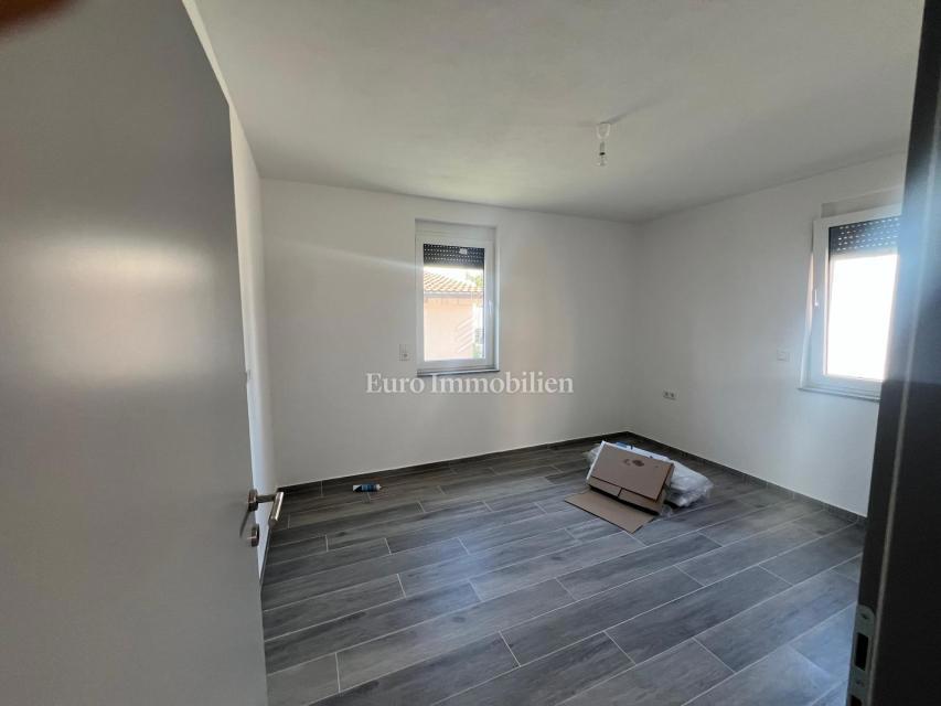 Vir-Zadar - apartma z vrtom v bližini morja