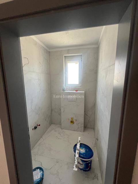 Vir-Zadar - apartma z vrtom v bližini morja