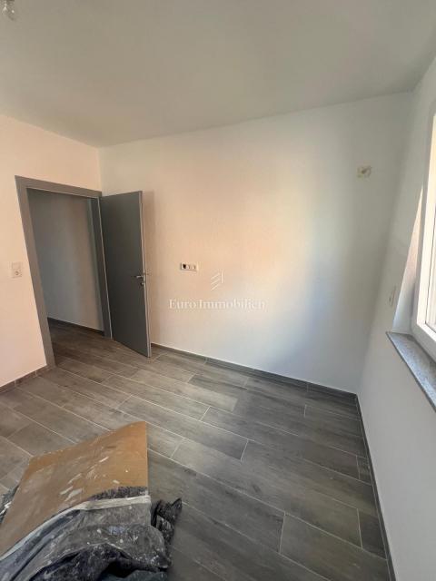 Vir-Zadar - apartma z vrtom v bližini morja