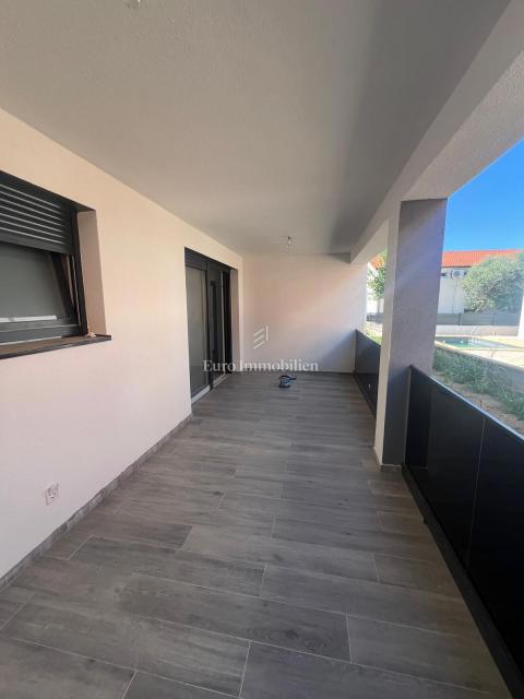 Vir-Zadar - apartma z vrtom v bližini morja