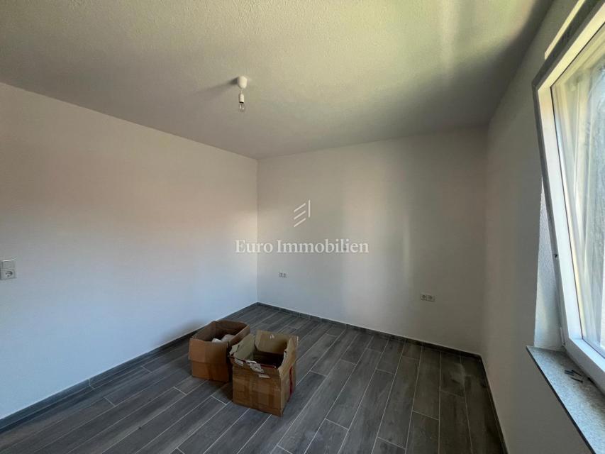 Vir-Zadar - apartma z vrtom v bližini morja