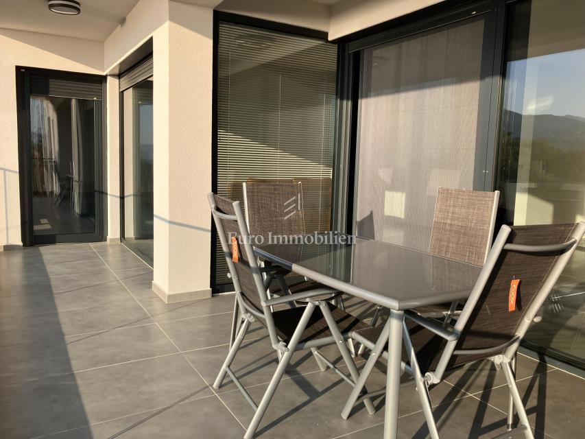 Klenovica, stanovanje v prvi vrsti ob morju