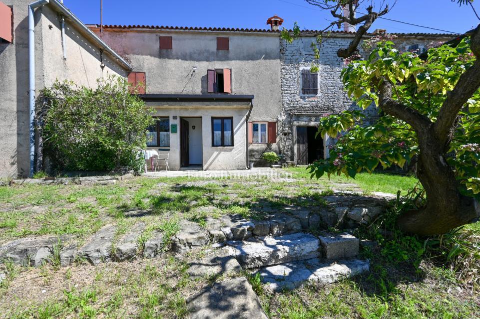 Istra, Buje, Hiša s pogledom na morje, potrebna obnove