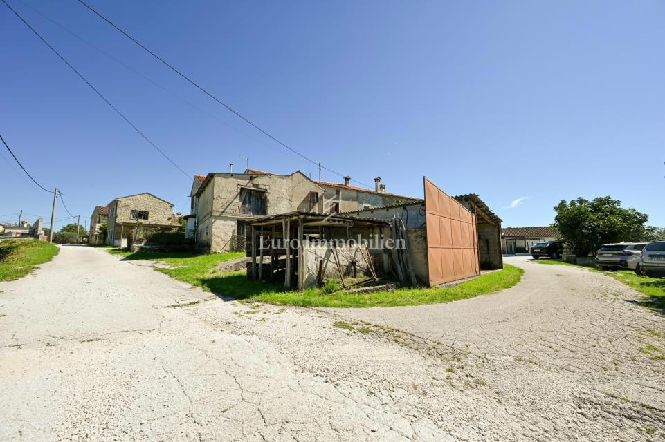 Istra, Buje, Hiša s pogledom na morje, potrebna obnove