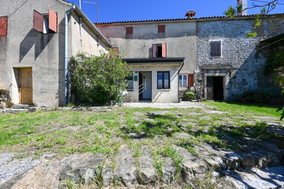 Istra, Buje, Hiša s pogledom na morje, potrebna obnove