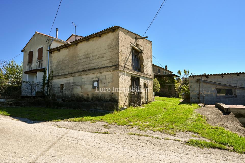 Istra, Buje, Hiša s pogledom na morje, potrebna obnove