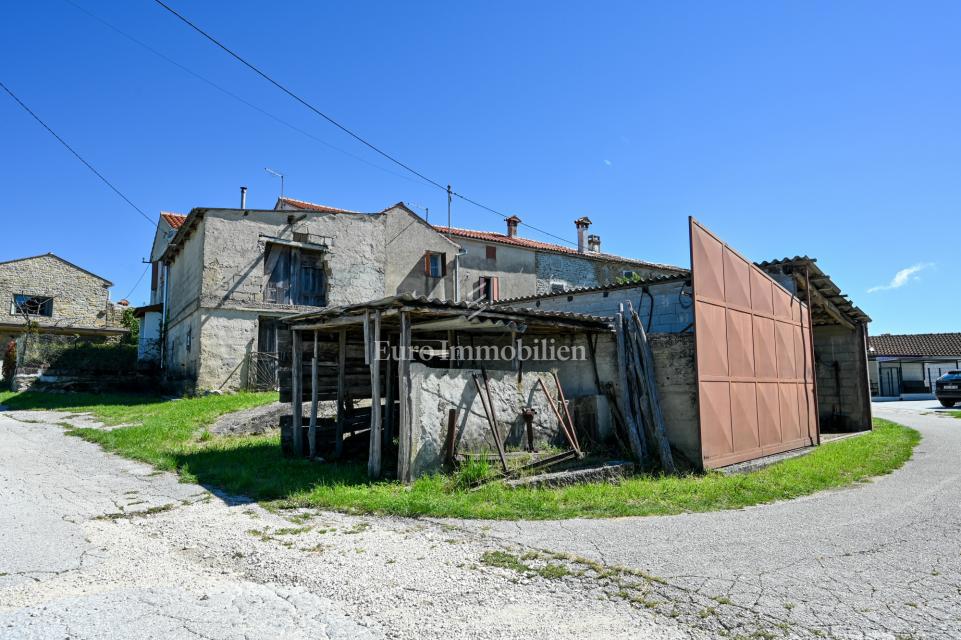 Istra, Buje, Hiša s pogledom na morje, potrebna obnove