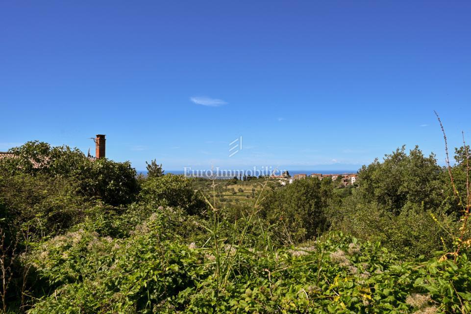 Istra, Buje, Hiša s pogledom na morje, potrebna obnove