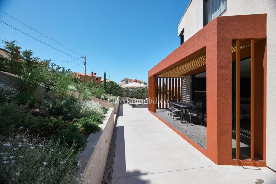 Istra, Poreč – Moderna dvojna hiša z bazenom blizu morja