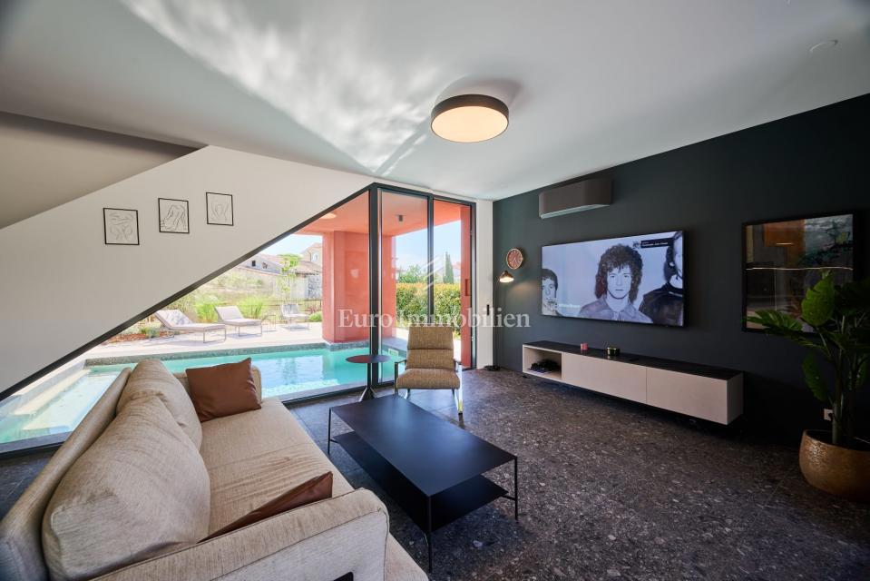 Istra, Poreč – Moderna dvojna hiša z bazenom blizu morja