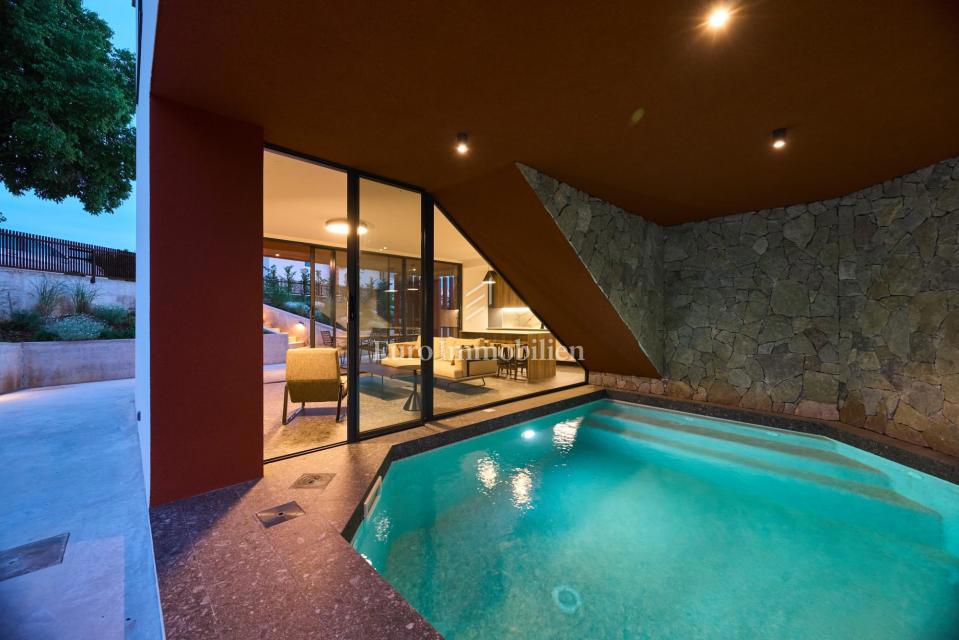 Istra, Poreč – Moderna dvojna hiša z bazenom blizu morja