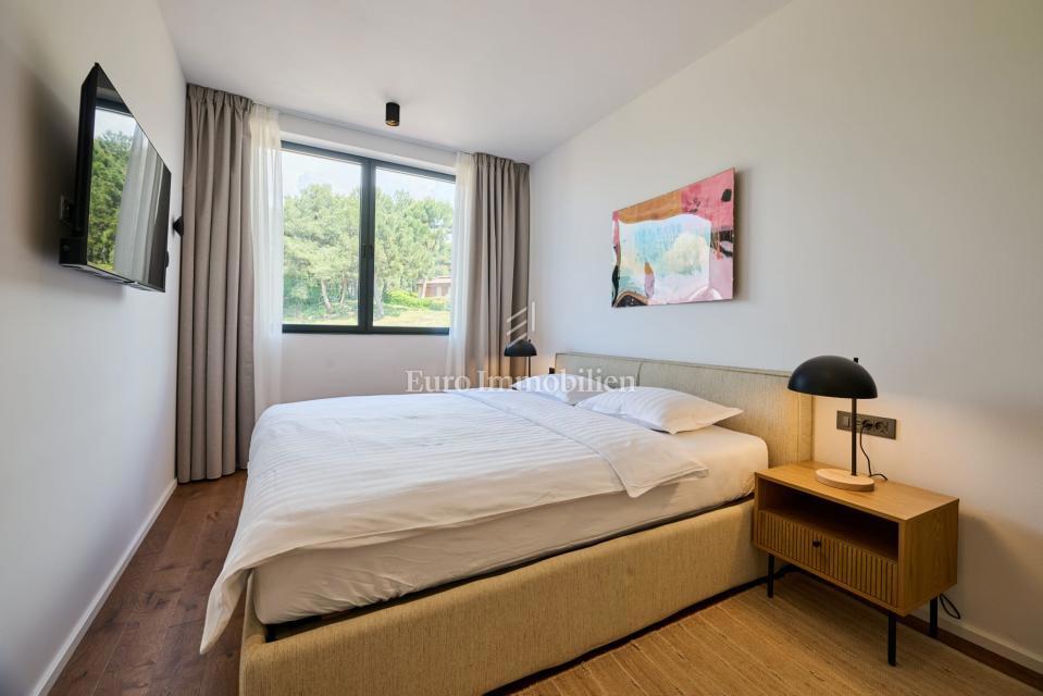 Istra, Poreč – Moderna dvojna hiša z bazenom blizu morja