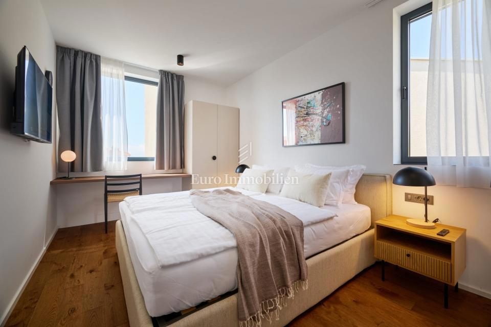 Istra, Poreč – Moderna dvojna hiša z bazenom blizu morja