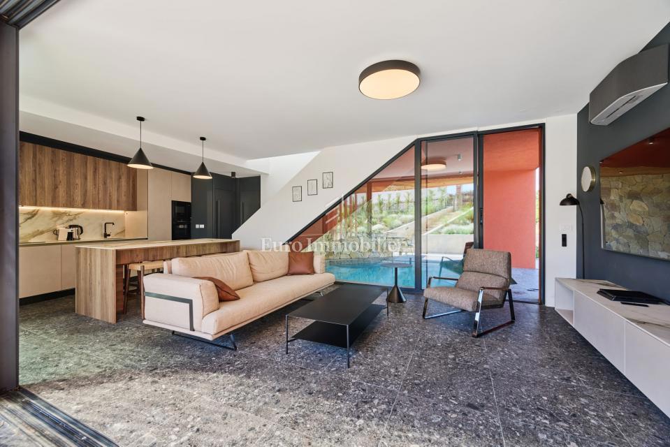 Istra, Poreč – Moderna dvojna hiša z bazenom blizu morja