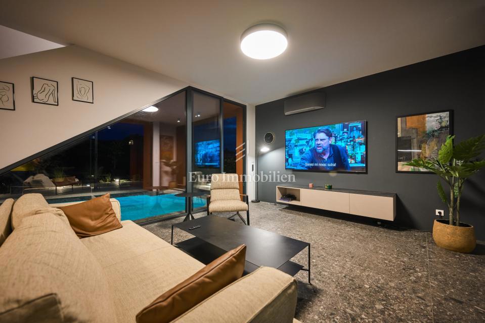 Istra, Poreč – Moderna dvojna hiša z bazenom blizu morja