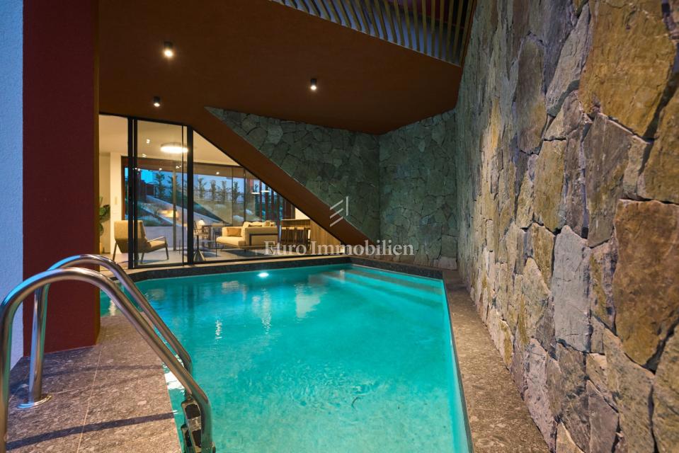 Istra, Poreč – Moderna dvojna hiša z bazenom blizu morja