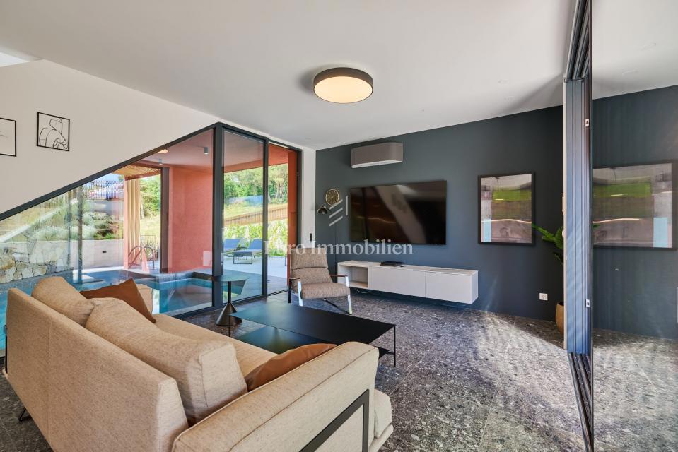 Istra, Poreč – Moderna dvojna hiša z bazenom blizu morja