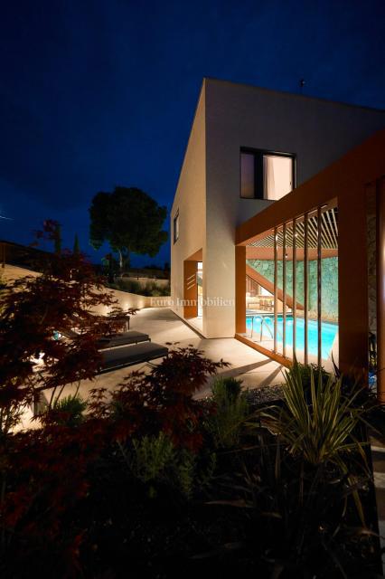 Istra, Poreč – Moderna dvojna hiša z bazenom blizu morja