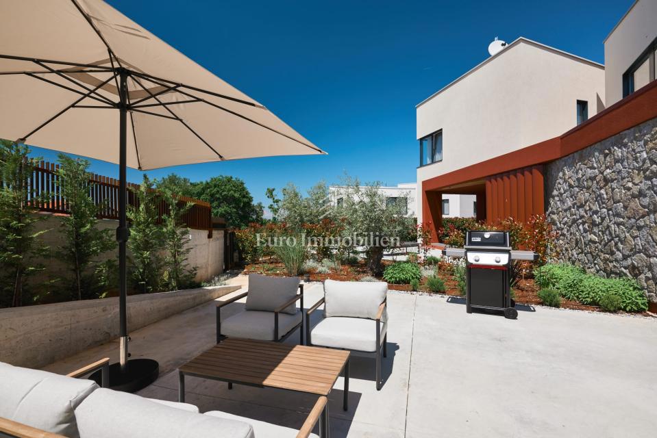 Istra, Poreč – Moderna dvojna hiša z bazenom blizu morja