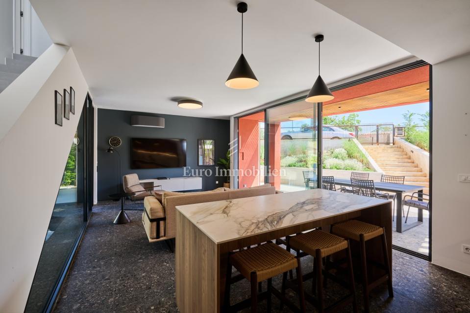 Istra, Poreč – Moderna dvojna hiša z bazenom blizu morja