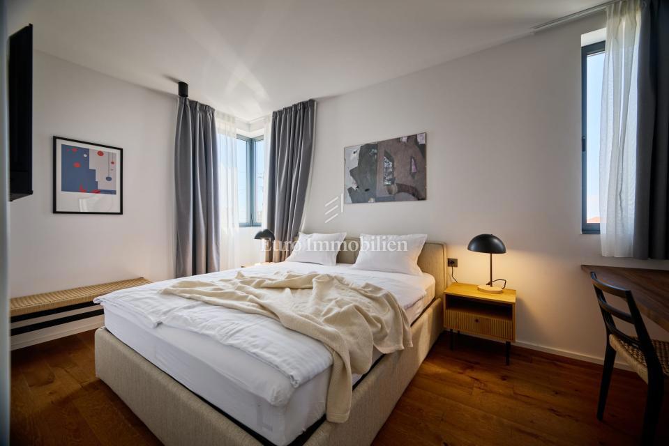 Istra, Poreč – Moderna dvojna hiša z bazenom blizu morja