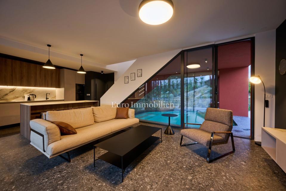 Istra, Poreč – Moderna dvojna hiša z bazenom blizu morja