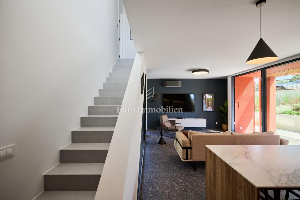 Istra, Poreč – Moderna dvojna hiša z bazenom blizu morja