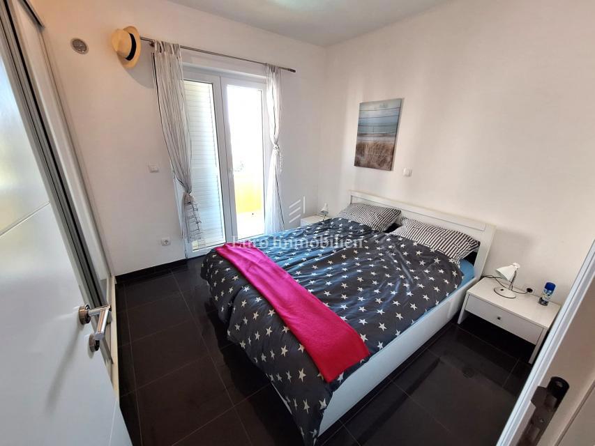 Malinska - samostojna hiša z bazenom, 100 m od plaže