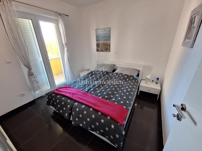 Malinska - samostojna hiša z bazenom, 100 m od plaže