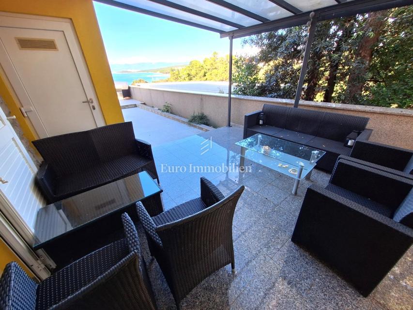 Malinska - samostojna hiša z bazenom, 100 m od plaže