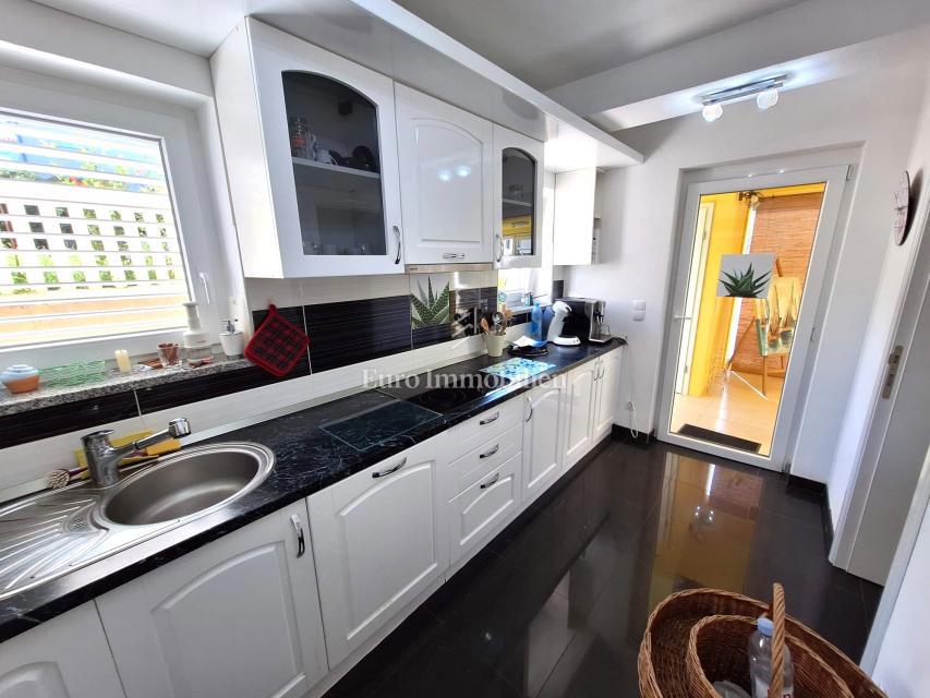 Malinska - samostojna hiša z bazenom, 100 m od plaže