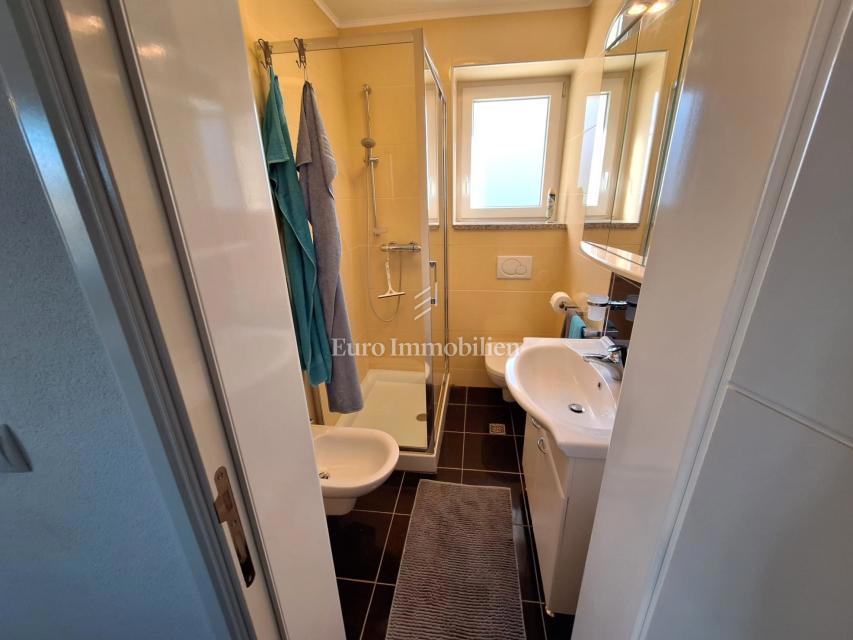 Malinska - samostojna hiša z bazenom, 100 m od plaže