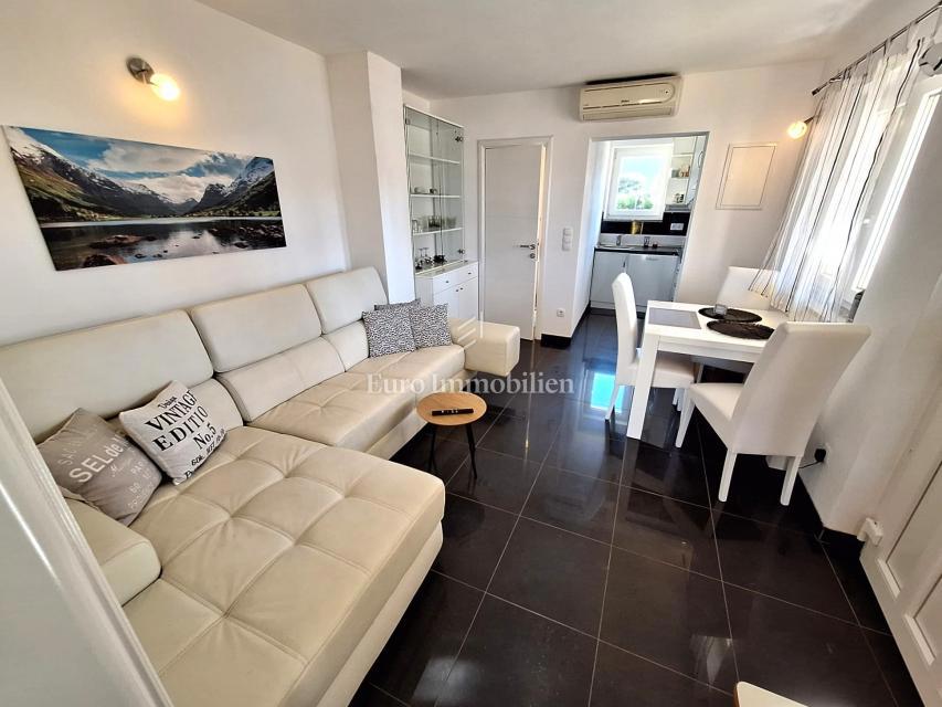 Malinska - samostojna hiša z bazenom, 100 m od plaže