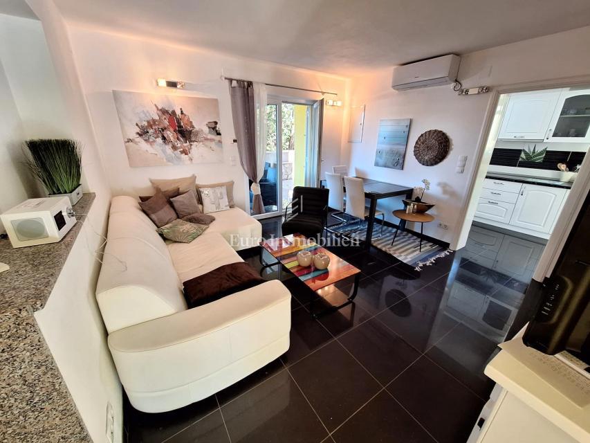 Malinska - samostojna hiša z bazenom, 100 m od plaže