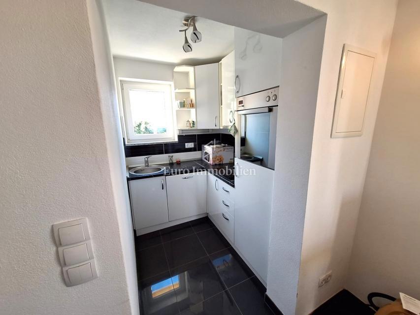 Malinska - samostojna hiša z bazenom, 100 m od plaže