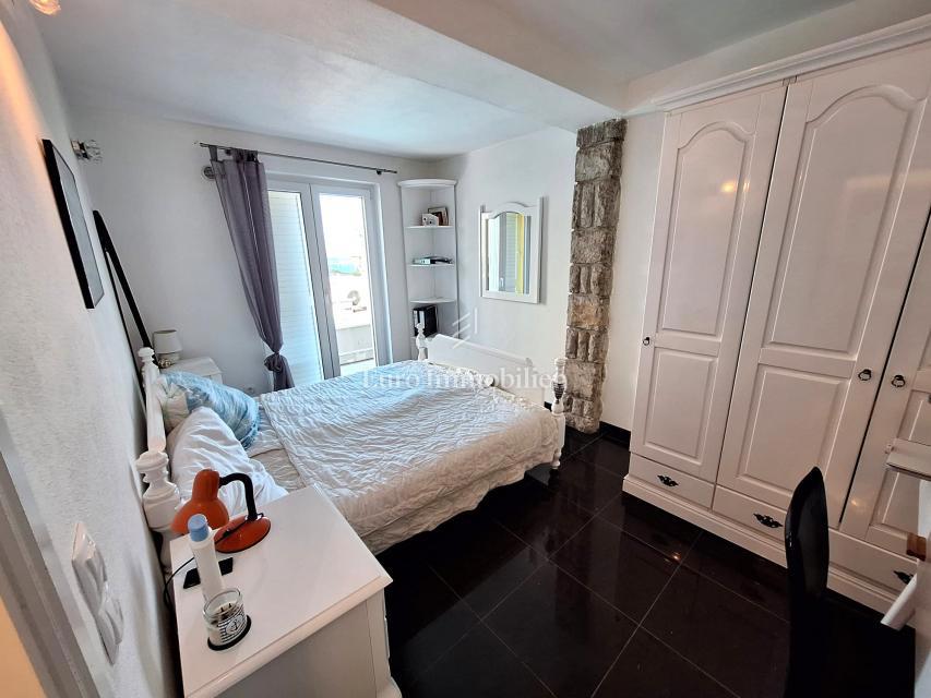 Malinska - samostojna hiša z bazenom, 100 m od plaže