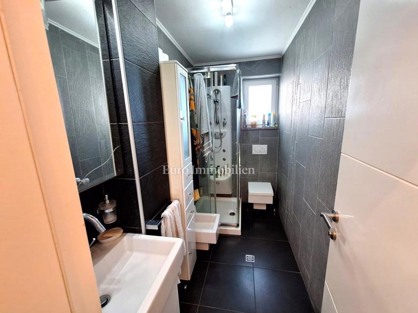 Malinska - samostojna hiša z bazenom, 100 m od plaže