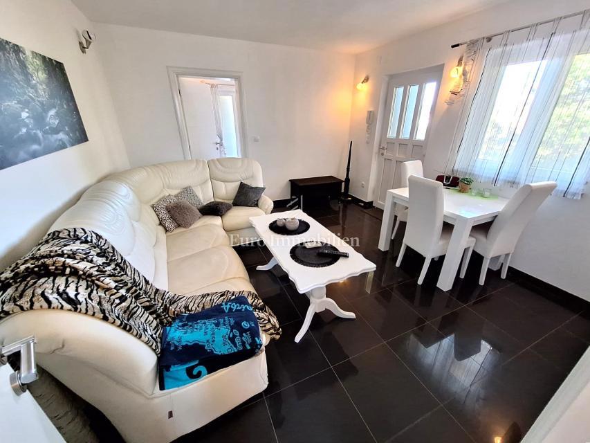 Malinska - samostojna hiša z bazenom, 100 m od plaže