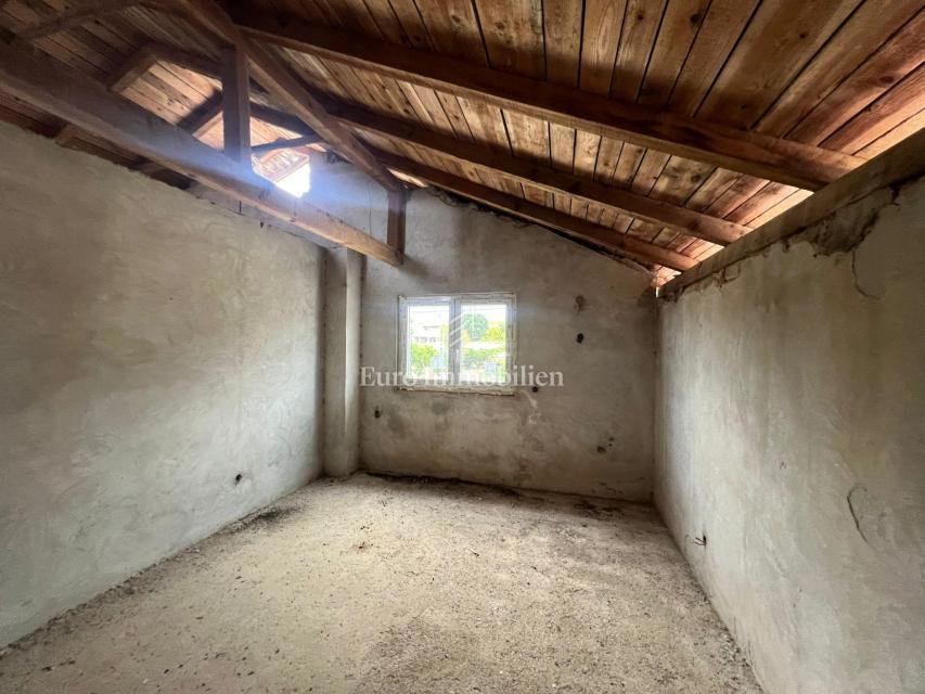 Kakma, Samostoječa hiša za prenovo