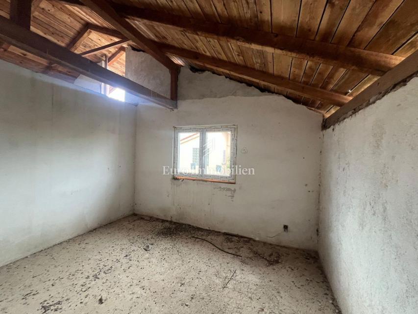 Kakma, Samostoječa hiša za prenovo