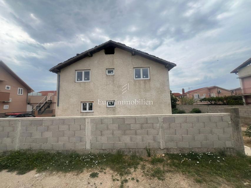 Kakma, Samostoječa hiša za prenovo