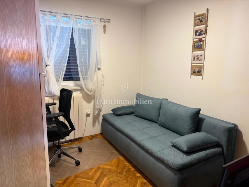 Selce, Trisobno stanovanje z razgledom na morje