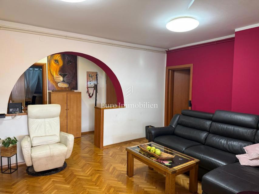 Selce, Trisobno stanovanje z razgledom na morje