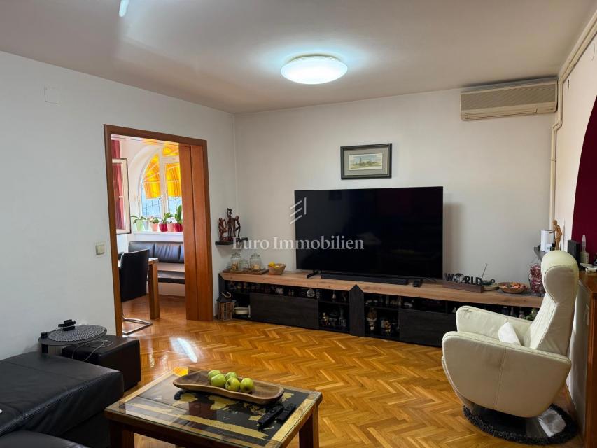 Selce, Trisobno stanovanje z razgledom na morje