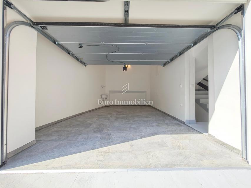 Crikvenica, Stanovanje z Garažo in Teraso blizu Morja