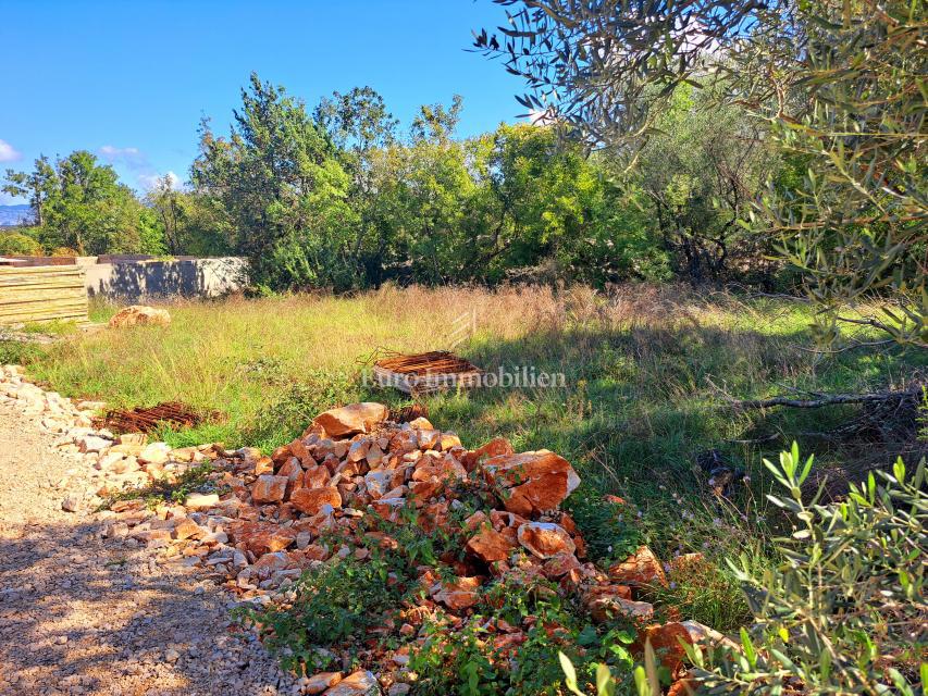 Zazidljivo zemljišče pri Malinski